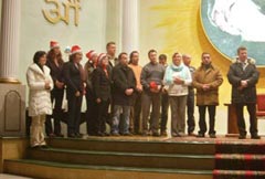 A group of volunteers of Anima Universale are being thanked