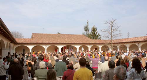 First opening of the cloister in Anima Universale’s monastery