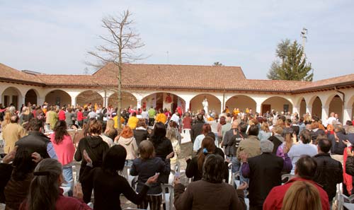 First opening of the cloister in Anima Universale’s monastery